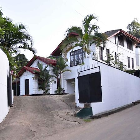 Antique Tourists Lodge Kandy Exterior photo