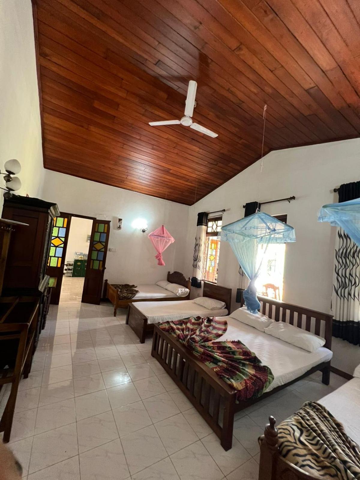 Antique Tourists Lodge Kandy Exterior photo