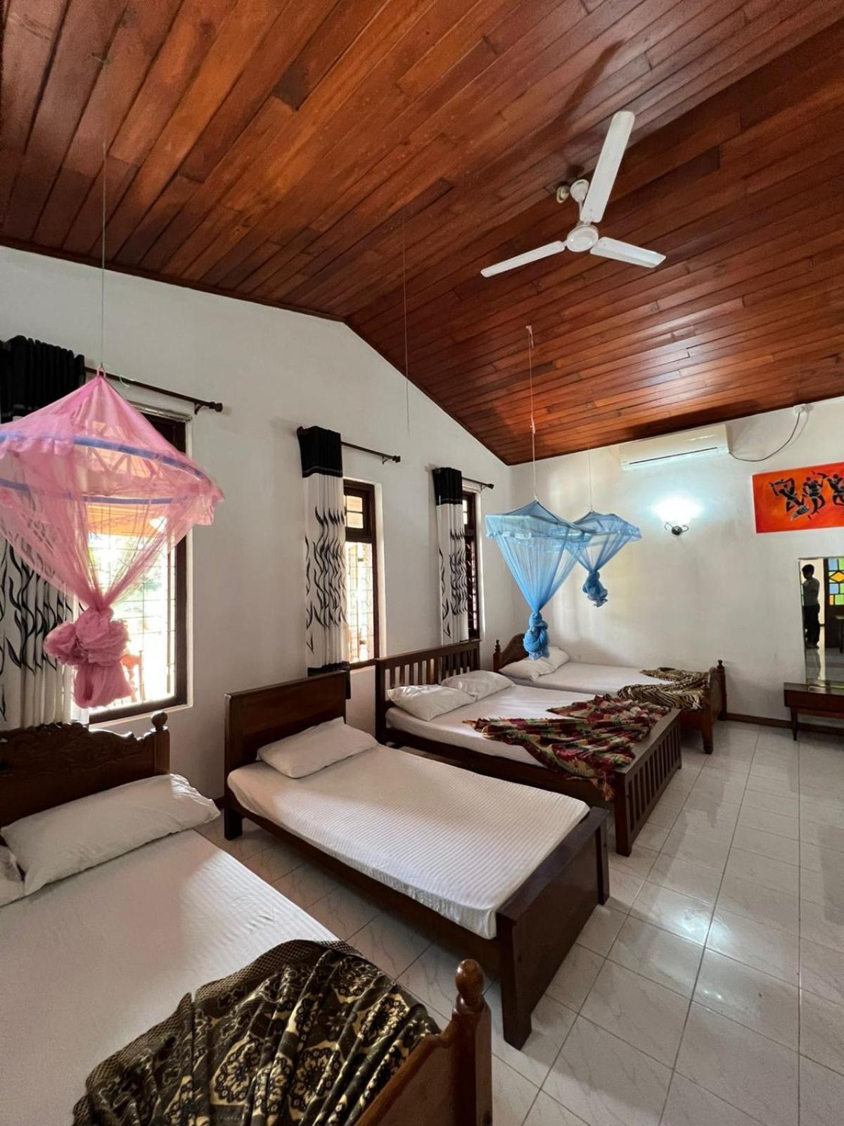 Antique Tourists Lodge Kandy Exterior photo