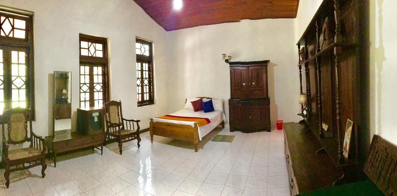 Antique Tourists Lodge Kandy Exterior photo