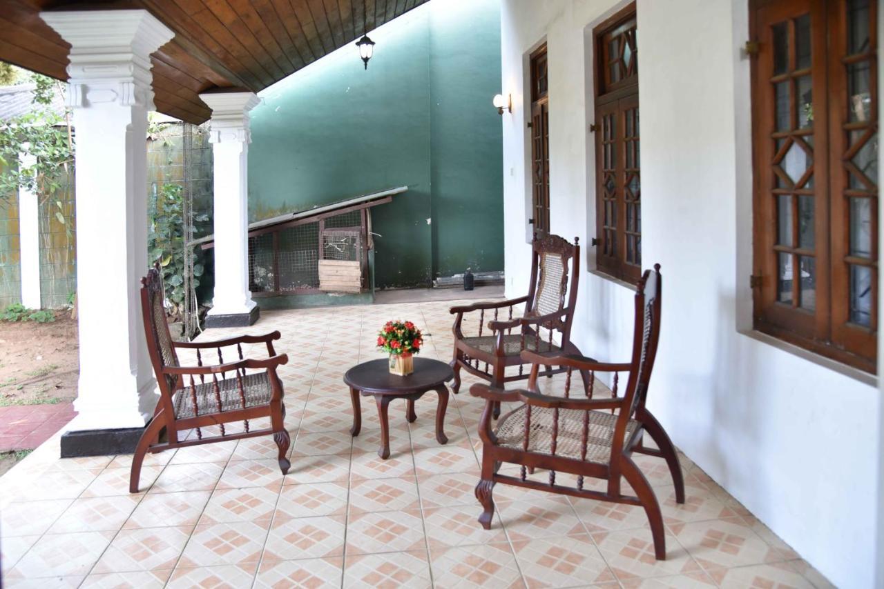 Antique Tourists Lodge Kandy Exterior photo