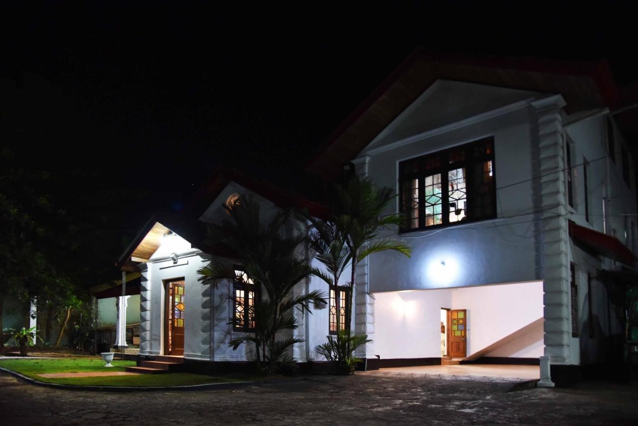 Antique Tourists Lodge Kandy Exterior photo
