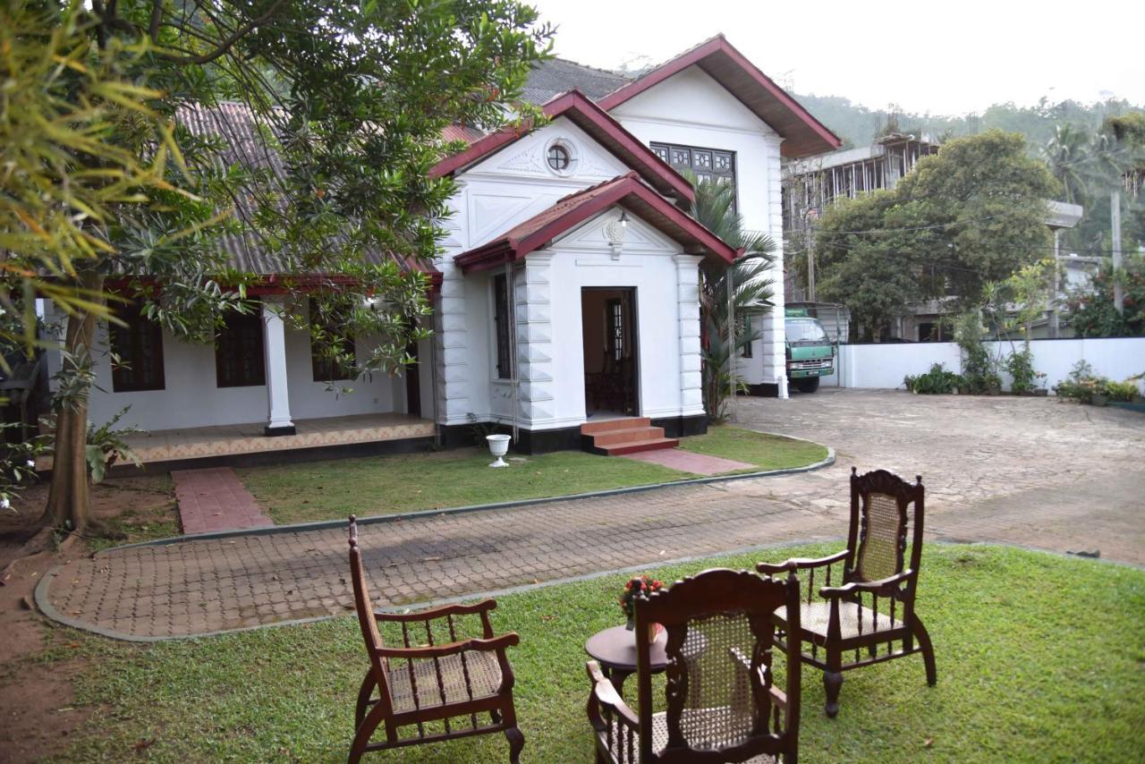 Antique Tourists Lodge Kandy Exterior photo